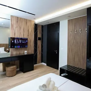 Hotel Three, Vlorë